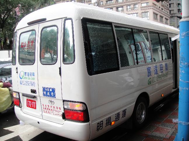 中型巴士(20人座BUS)右後面